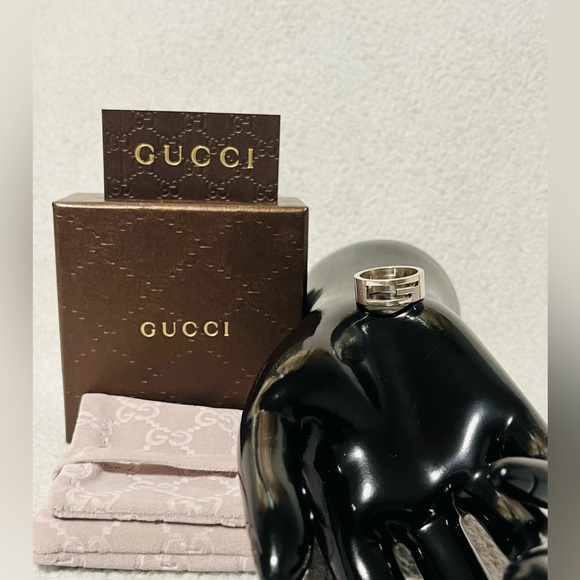 Gucci G Cut out Ring - Picture 8 of 10